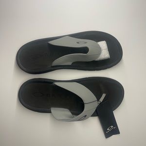 Brand new Sz 11 black and grey Oakley sandals